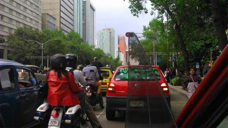Los quejosos avanzaron por Paseo de la Reforma en dirección al Zócalo. Foto: @paguz06 