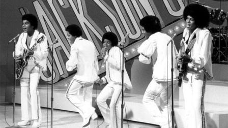 En 1963 inicia sus actuaciones el grupo The Jackson 5 que conformó con sus hermanos. (Especial)