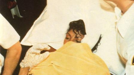 En 1984 Jackson sufre quemaduras en su cabellera grabando un comercial para una marca de gaseosa. (Especial)