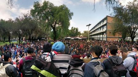 Estudiantes de diversos planteles del IPN marcharon en contra del nuevo reglamento. Foto @CrisIxtapaluca