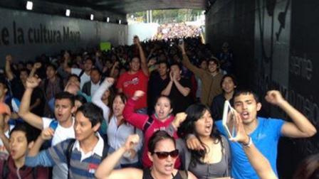 Estudiantes de diversos planteles del IPN marcharon en contra del nuevo reglamento. Foto @CrisIxtapaluca