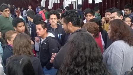 Estudiantes de diversos planteles del IPN marcharon en contra del nuevo reglamento. Foto Rodolfo Dorantes