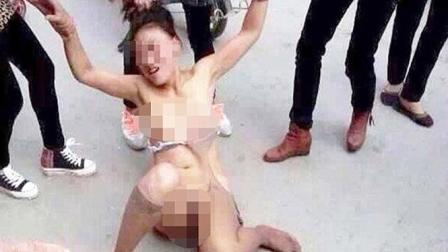 Lin Yao Li fue golpeada y desvestida en público por supuestamente acostarse con un hombre casado. FOTO: Especial