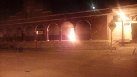 Habitantes de Bolonchén de Rejón, Hopelchén, incendiaron las oficinas del Palacio Municipal de esa población 
