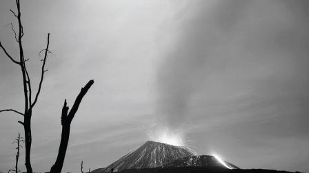 Actividad del volcán Paricutín, en Michoacán (México), 1952. Fotos: Cortesía Editorial RM y Fundación Televisa