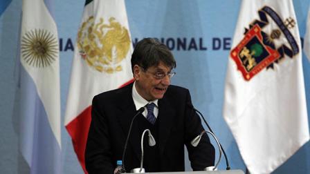 El escritor italiano Claudio Magris recibe Premio FIL de Literatura durante la inauguración de la Feria Internacional del Libro de Guadalajara. Foto Cuartoscuro