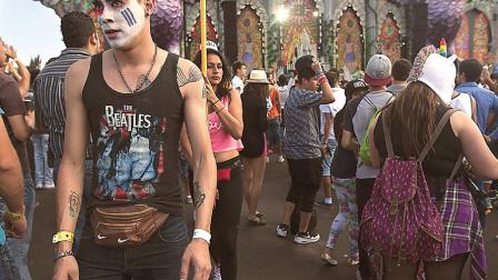 Los miles de asistentes al Electric Daisy Carnival contaron con cuatro distintos escenarios para divertirse, con equipos de sonido y luces que viajaron desde Estados Unidos en 21 tráilers.