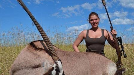 En un portal de internet se abrió una petición para que se le prohíba la entrada a África a Michaela Fialova.