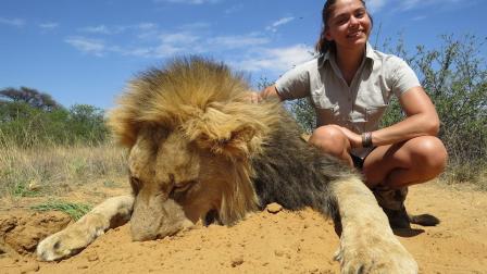 En un portal de internet se abrió una petición para que se le prohíba la entrada a África a Michaela Fialova.