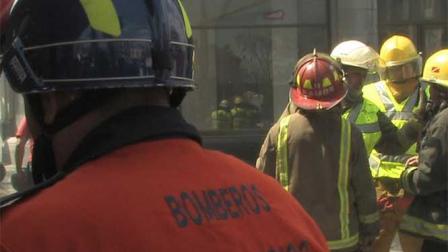Un incendio provocado por un vecino con una aparente enfermedad mental, consumió dos departamentos del segundo piso del edificio “Victoria”, ubicado en pleno centro de esta ciudad.