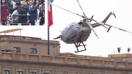 El helicóptero fue una parte importante en las escenas que se rodaron ayer de Spectre, la nueva cinta de James Bond, en el Zócalo capitalino. Fotos: Eduardo Jiménez/Lucero Calderón