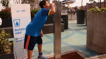 El Gobierno de la ciudad de México estima que en cuatro meses concluirá la instalación de bebederos en parques como la Alameda Central.