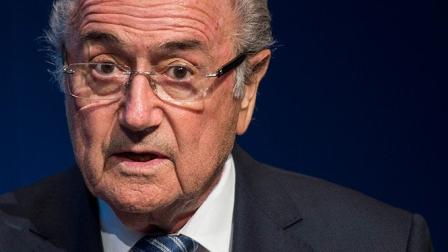 Le apuntan a Blatter romance con Irina Shayk (AP)