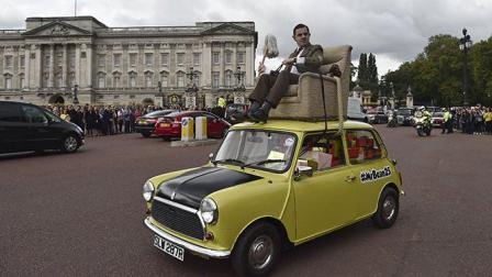 El desfile es parte parte una celebración de una semana que culminará con el lanzamiento de la colección en DVD de toda la serie de televisión, a partir de mañana, 7 de septiembre. (Reuters)