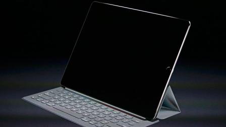 El iPad Pro tendrá una tapa magnética con teclado incorporado y podrá usarse con un lápiz digital, Apple Pencil. Foto: Reuters