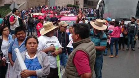 Organizaciones civiles comenzaron la concentración en el Auditorio Nacional, desde donde partiría la megamarcha con rumbo al Zócalo capitalino.