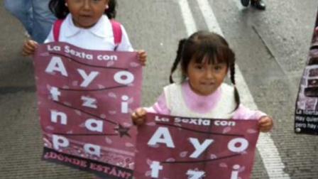 Conforme avanzaba el tiempo, organizaciones civiles comenzaron la concentración en el Auditorio Nacional, Chivatito, Estela de Luz para acompañar en la megamarcha.