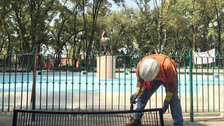 La Secretaría de Obras y Servicios capitalina da mantenimiento a 17 fuentes emblemáticas. Foto Cortesía GDF