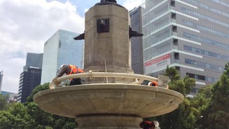 La Secretaría de Obras y Servicios capitalina da mantenimiento a 17 fuentes emblemáticas. Foto Cortesía GDF