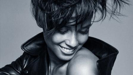 El 25 de enero de 1981 nace la cantante y compositora estadunidense Alicia Keys, en Harlem, Nueva York. (Tomada de su página oficial)