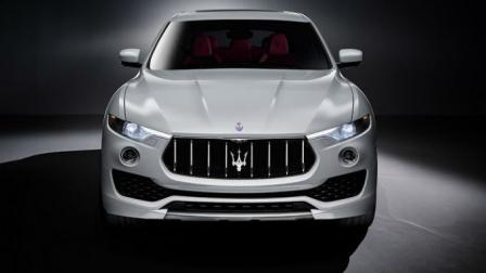 La Levante cuenta con características asociadas con el resto de la línea de Maserati, incluyendo las tres salidas de aire en las salpicaderas delanteras, puertas grandes y ventanas sin marco. Foto: Maserati