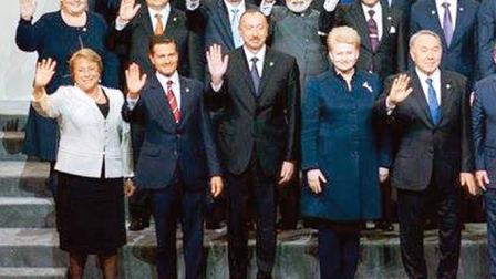 Al término de Cuarta Cumbre de Seguridad Nuclear en Washington, Enrique Peña Nieto junto con los mandatarios asistentes, se tomó la fotografía oficial y participó en la comida de trabajo. Foto: Especial