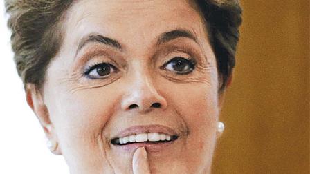 La mandataria, con una popularidad por los suelos cercana a 10%, es acusada de haber manipulado las cuentas públicas para ocultar la magnitud de los déficit en 2014. Foto: Reuters