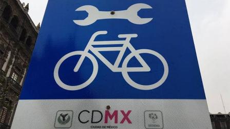 La estación de reparación de bicicletas está ubicada en el parque de bolsillo, frente a la Plaza de la Constitución. Foto Antonio García