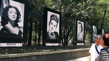 Inauguran muestra fotográfica 'La Mejor Actriz' en las rejas de Chapultepec
