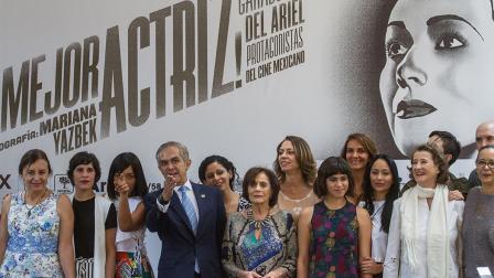 Diversas actices ganadoras del Ariel participaron en la inauguración de la muestra fotográfica. Foto: Cuartoscuro