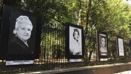La exposición fotográfica "La Mejor Actriz" estará en las rejas del Bosque de Chapultepec hasta el 19 de junio. Foto: Gobierno de la Ciudad de México.