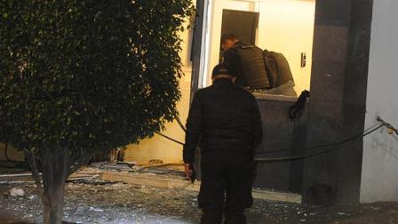 Un artefacto de fabricación casera estalló en la puerta de unas oficinas ubicadas en la colonia Nápoles. Foto: Cuartoscuro
