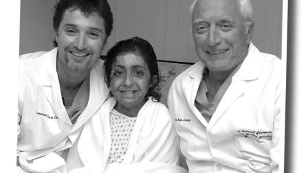 Gracias a la Fundación GrossMan Burn la pequeña viajó a California, donde tras 12 cirugías y terapia recuperó su rostro.