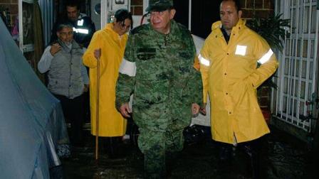 Personal del Ejército apoya en la zona afectada por la lluvia de anoche. Foto: @Del_Iztapalapa