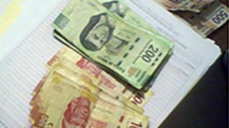 A los secuestradores se les encontraron 10 mil pesos y los teléfonos celulares de sus víctimas. 