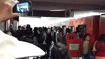 Los usuarios fueron evacuados poco a poco luego de la explosión en San Lázaro. Foto: @LuzTorresAyala
