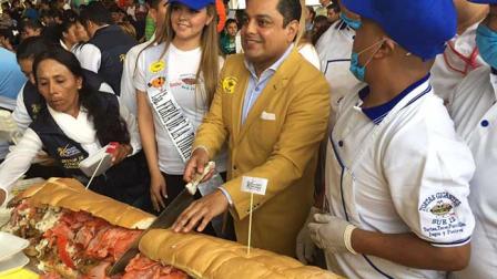 Durante la feria se podrán disfrutar tortas de avestruz, mantarraya, cocodrilo, alambre de mariscos, hasta las clásicas de jamón, queso y pierna.  Foto: Rodolfo Dorantes 