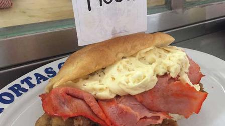 Durante la feria se podrán disfrutar tortas de avestruz, mantarraya, cocodrilo, alambre de mariscos, hasta las clásicas de jamón, queso y pierna.  Foto: Rodolfo Dorantes 