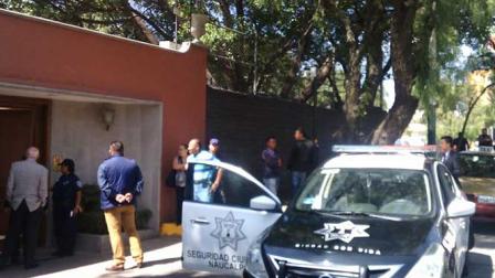 Los primeros reportes indican que hay un escolta herido de bala en la cabeza, pero fue trasladado al hospital de Traumatología de Lomas Verdes