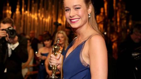 Larson dirigirá, protagonizará y producirá la película 'Unicorn Store', basada en un guión original de Samantha McIntyre y que cuenta la historia de Kit, una mujer que regresa a casa de sus padres y que recibe una misteriosa invitación de un almacén. (Tomada de YouTube)