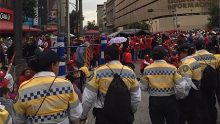 Integrantes del Movimiento Campesino se manifiestan sobre Bucareli