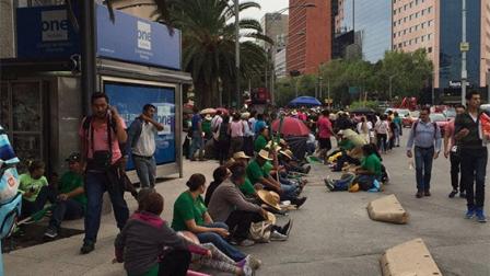 la circulación en Paseo de la Reforma permanece abierta en sus carriles centrales. 