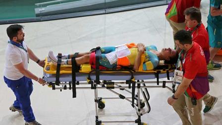 La atleta australiana fue llevada al hospital donde será evaluada (Reuters)
