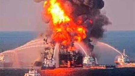 El buque Burgos transporta 81 mil barriles de diésel, 7 mil de gasolina magna y 16 mil de gasolina combinada.