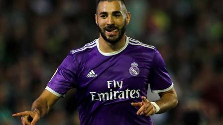 Benzema colaboró con el siguiente tanto, en una descolgada que inició Toni Kroos (Reuters)