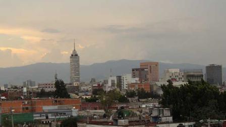 En el Barrio Bravo ya lo conocen; ahora se abre espacio en otros lugares y, asegura, cantará en NY, sin olvidar el lugar que lo vio nacer