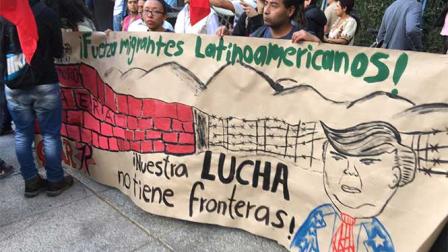 Los inconformes protestaron frente a la Embajada de EU y salieron en marcha hacia el Zócalo. Foto: Antonio García