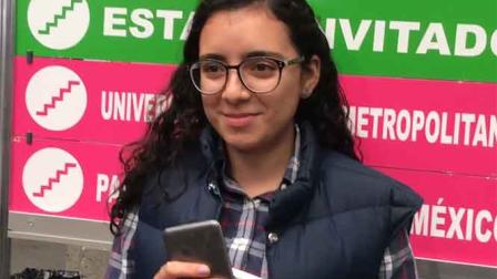 Irán Flores estudia en la Preparatoria 4; comenzó escribiendo a escondidas de sus padres, pero unas votaciones en línea la llevaron a formalizar su trabajo ‘Enamorada de la apuesta’