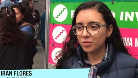 Irán Flores estudia en la Preparatoria 4; comenzó escribiendo a escondidas de sus padres, pero unas votaciones en línea la llevaron a formalizar su trabajo ‘Enamorada de la apuesta’