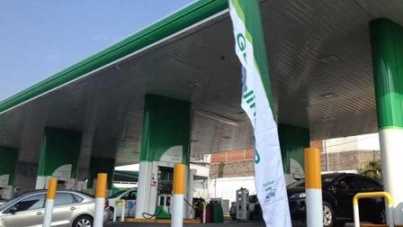 Desde la tarde de ayer la estación de servicio ubicada en Satélite abrió y brinda servicio completo al Valle de México. Fotos Héctor Cano
